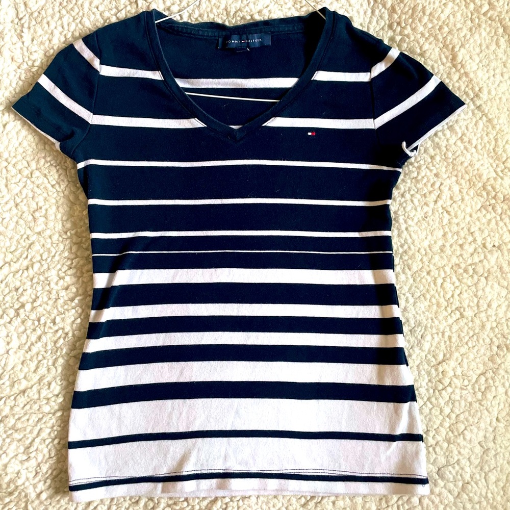 Woman’s Tommy Hilfiger v-neck❤️💙